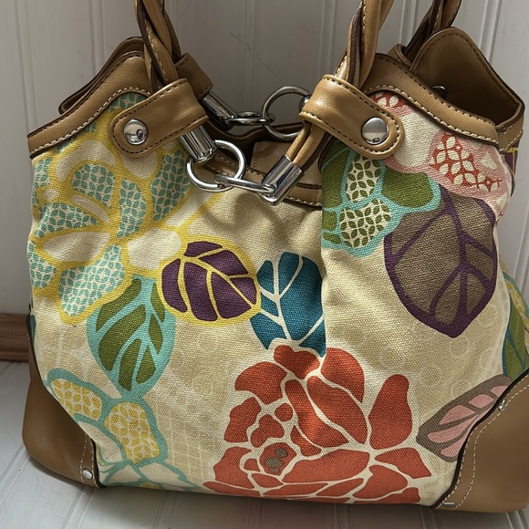 Relic Brand Floral Canvas Fabric Cinched Double Handle Magnetic Closure Handbag - Picture 3 of 12